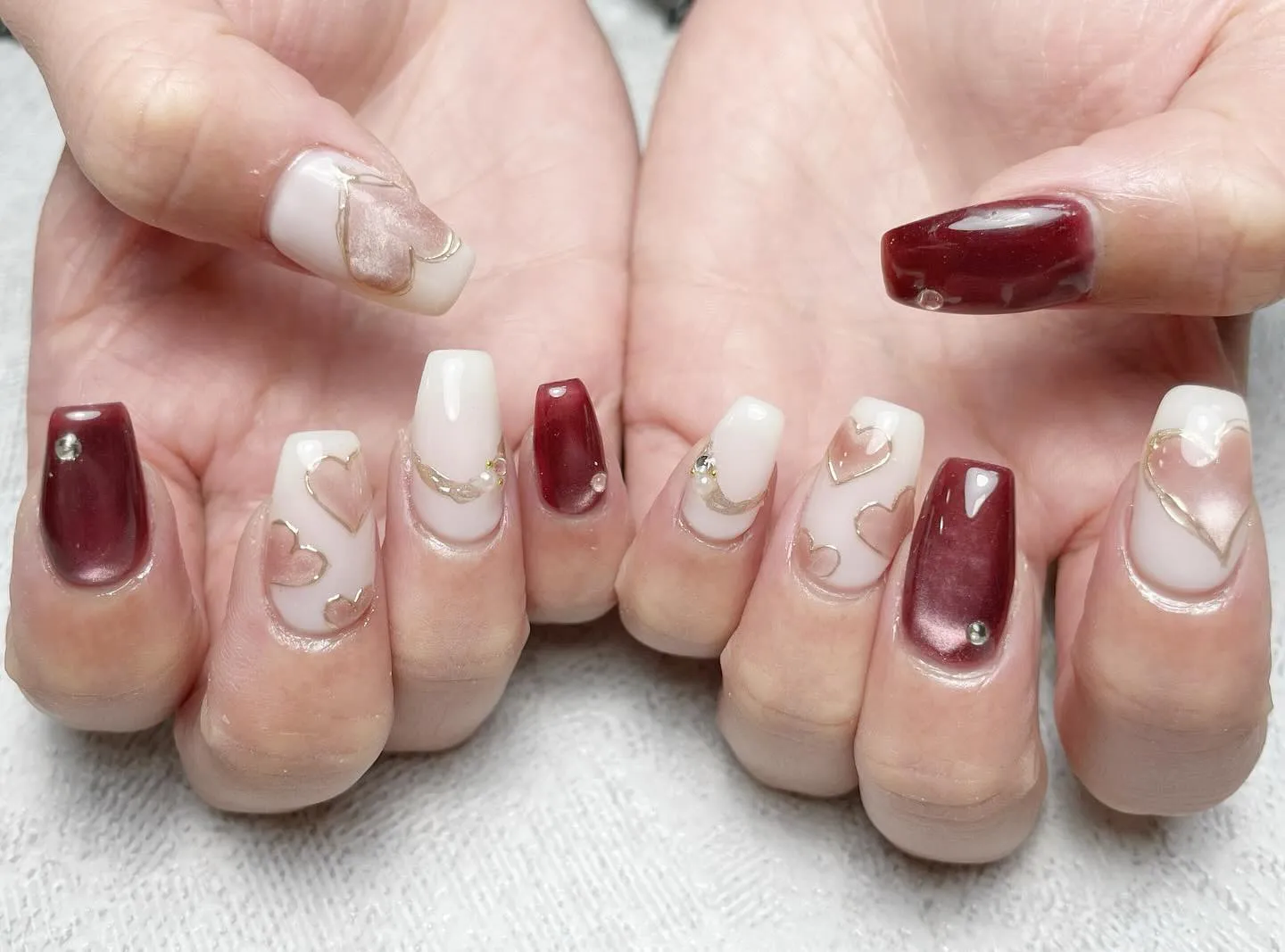 上品なバレンタインネイル♥️